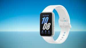 Smartwatch samsung quadrado sobre fundo azul