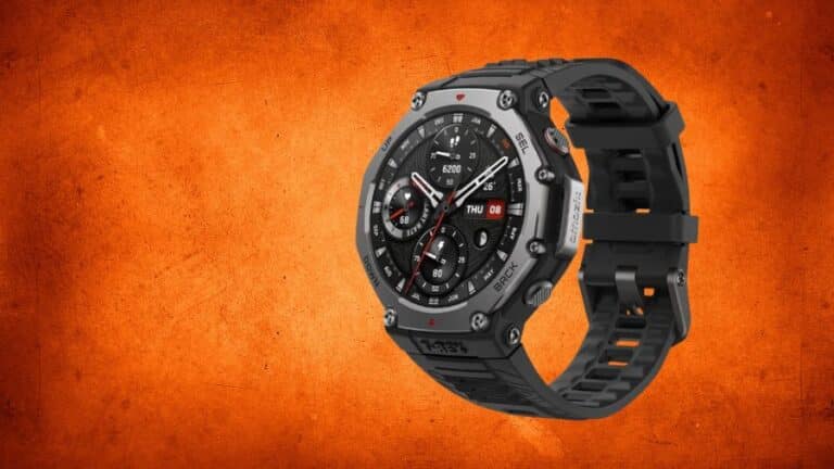 Smartwatch Amazfit resistente com pulseira preta exibido em fundo laranja, usado como imagem destacada do artigo.