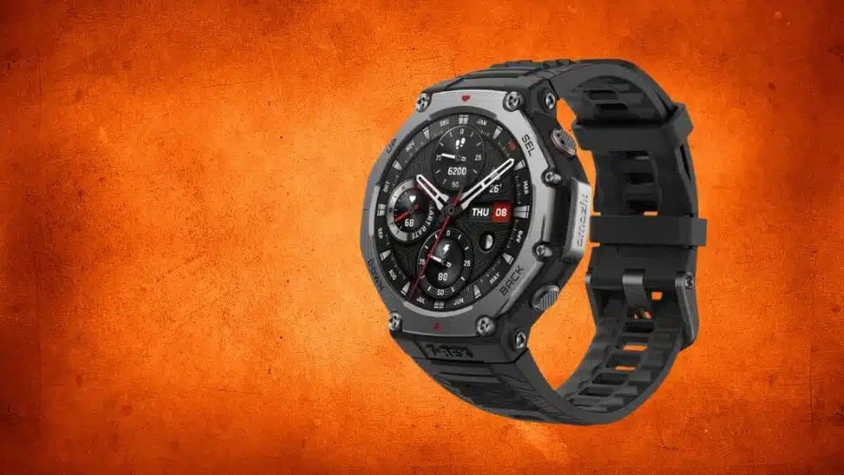 Smartwatch Amazfit resistente com pulseira preta exibido em fundo laranja, usado como imagem destacada do artigo.