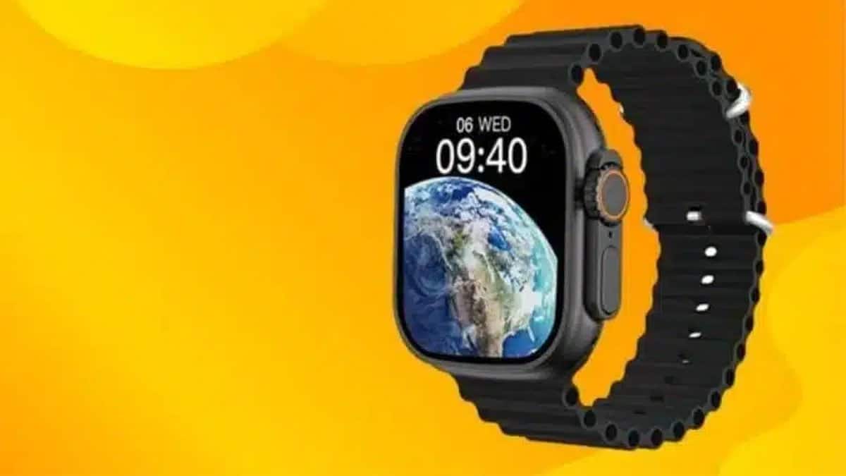 smartwatch iwo sobre fundo amarelo bonito