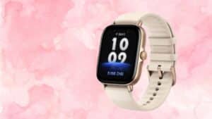 Smartwatch Amazfit GTS 4 Mini com caixa rosé e pulseira clara, usado como imagem destacada do artigo